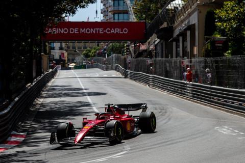 Charles Leclerc in de vrije training van de GP van Monaco