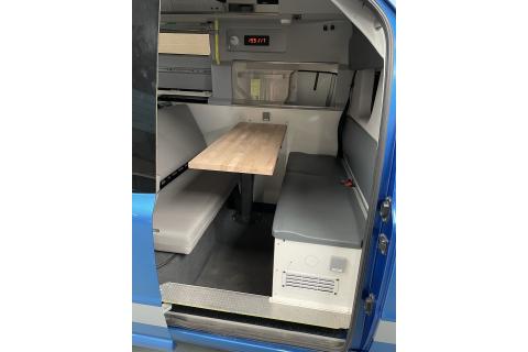 Volvo V70-ambulance camper