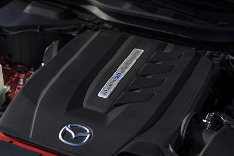 Mazda CX-60 motor viercilinder lengterichting
