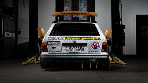 Subaru GL Wagon van Travis Pastrana voor Gymkhana