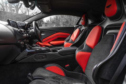 Aston Martin V12 Vantage interieur