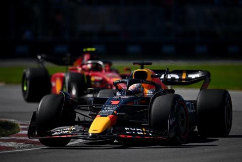 Max Verstappen voor Carlos Sainz