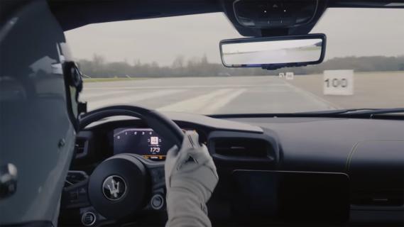 Maserati MC20 The Stig hot lap in de regen op het TopGear-circuit onboard