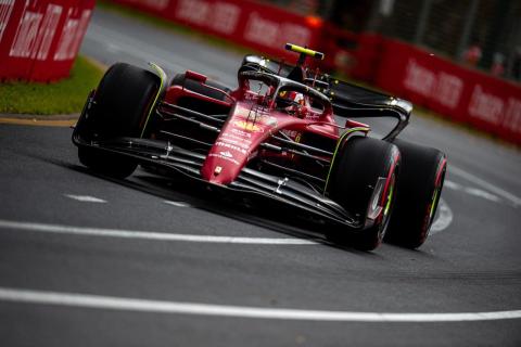 Carlos Sainz in de Ferrari F1-75