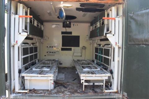 Binnenkant Defensie G-Klasse ambulance