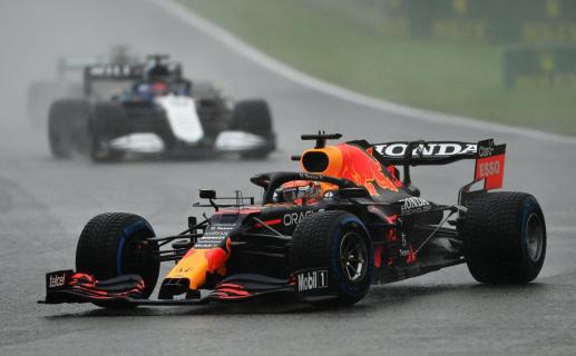 Max Verstappen aan de leiding in de GP van België 2021