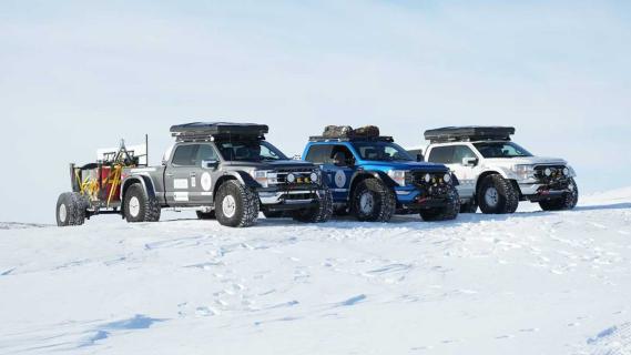 Ford F-150 AT44 Arctic Trucks door het ijs