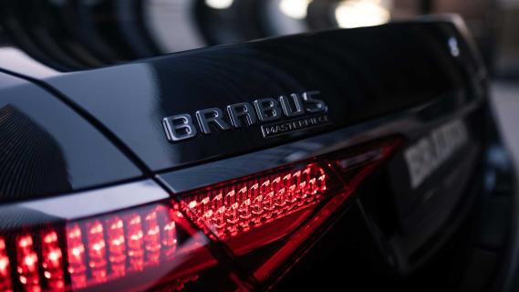 Brabus 600 Masterpiece badge van Brabus op de achterklep