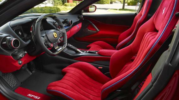 Ferrari SP51 interieur