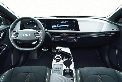 Kia EV6 GT interieur overzicht (dashboard)