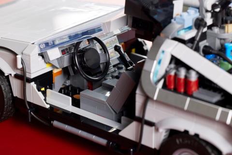 binnenkant LEGO DeLorean Back to the Future