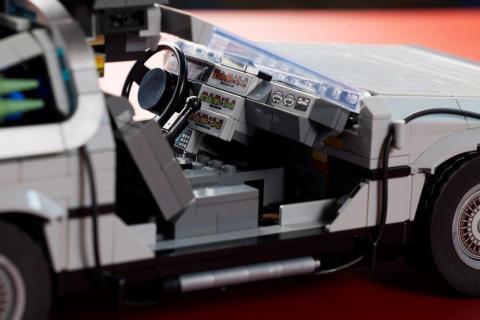 binnenkant LEGO DeLorean Back to the Future