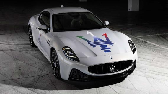 Maserati GranTurismo voorkant in parkeergarage