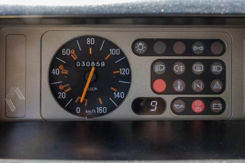 Renault 5 elektrisch interieur meters op het dashboard