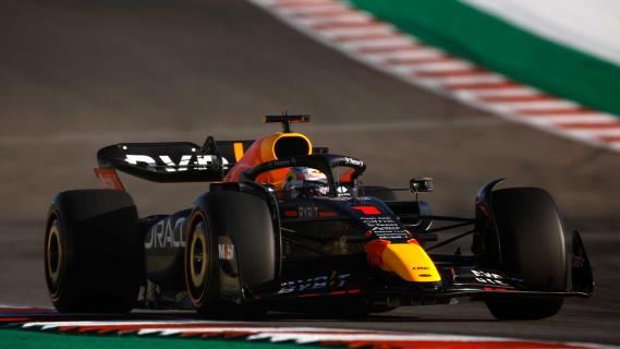 GP van Amerika 2022 Max Verstappen rijdend op COTA op Pirelli testbanden