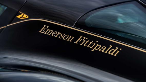 Lotus Evija Fittipaldi naam Emerson Fittipaldi in gouden letters