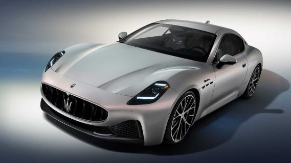 Maserati GranTurismo Modena schuin voor