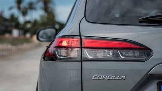 Toyota Corolla Cross: 1e rij-indruk 2022 detail achterlicht