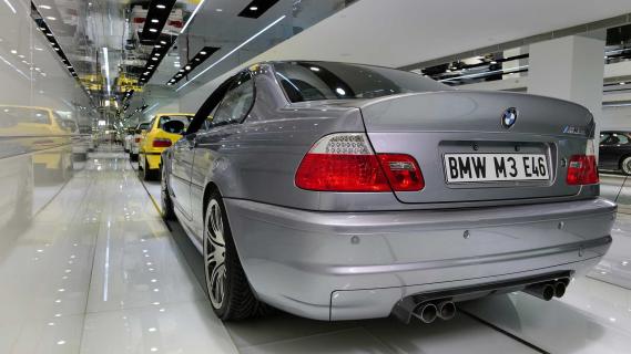 BMW M3 CSL E46-generatie te koop schuin achter