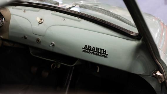 Fiat Abarth 500 Record Monza restomod badge