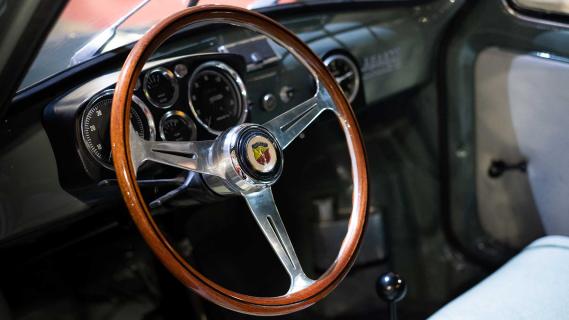Fiat Abarth 500 Record Monza restomod houten stuurss