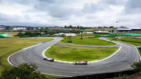 GP van Brazilië 2019 Alfa Romeo in de tweede sector donkere wolken
