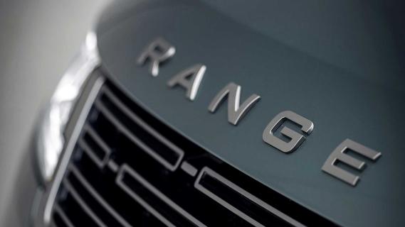 Range Rover Sport D300 SE range rover logo en grille