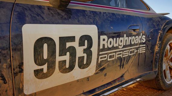 Porsche 911 Dakar 992 Roughroads kleurstelling zijkant stickers met 953