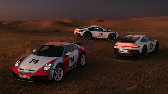 Porsche 911 Dakar met drie speciale stickeropties in de woestijn
