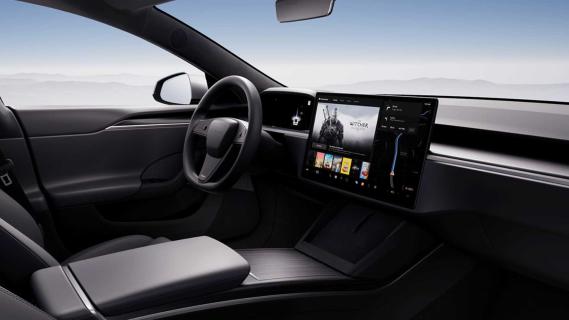 Tesla Model S interieur met rond stuur
