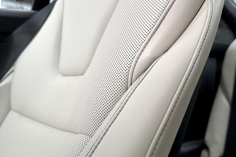 Tesla Model X Plaid interieur stoelen detail
