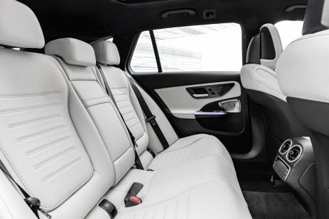 Mercedes C 200 Estate Luxury Line (2023) interieur stoelen achterin
