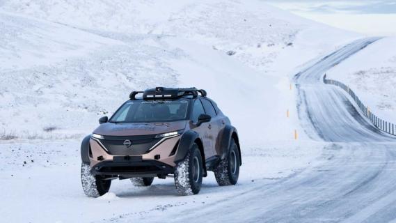 Nissan Ariya Noordpool Zuidpool rijdend schuin voor