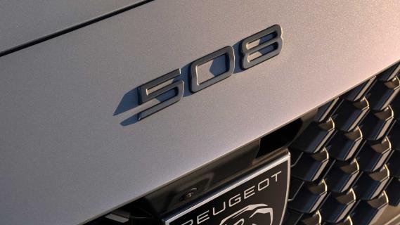 Peugeot 508 (2023) 508 badge op de motorkap