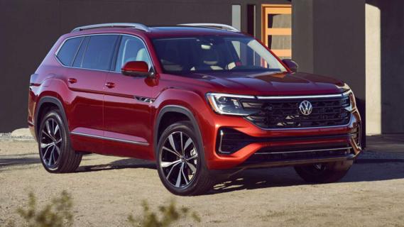 Volkswagen Atlas 2023 op oprit met zand