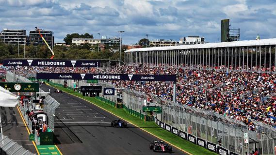 GP van Australië 2023 start finish gedeelte veel wolken boven het circuit