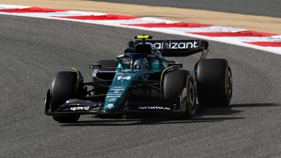 GP van Bahrein 2023 VT1 Fernando Alonso rijdend voorkant