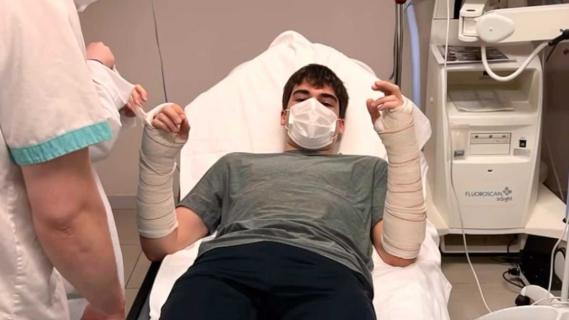 Lance Stroll met gebroken polsen op ziekenhuisbed