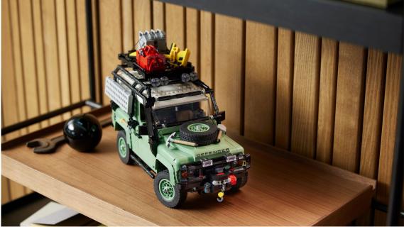 Lego Land Rover Defender 90 schuin voor