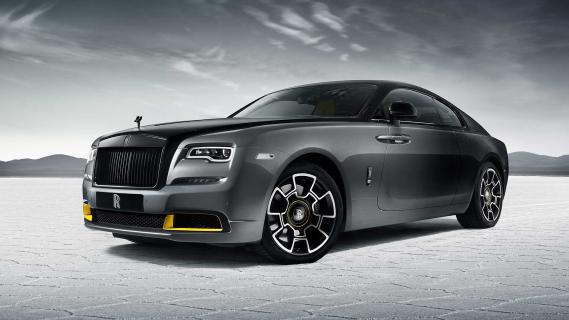 Rolls-Royce Black Badge Wraith Black Arrow schuin voor Bonneville zoutvlakte