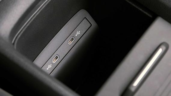 Volkswagen ID.3 facelift 2023 interieur USB-C aansluitingen
