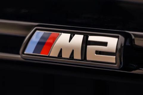 BMW M2 (2023) badge M2