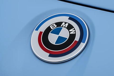 BMW M2 (2023) badge nieuw BMW M logo
