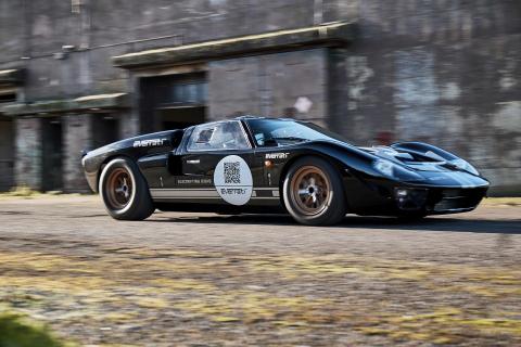 Everrati Superformance GT40 schuin voor rijdend