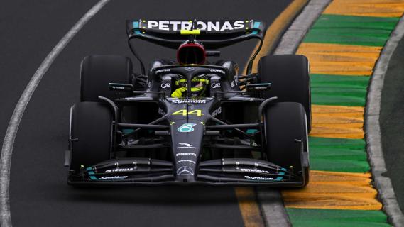 GP van Australië 2023 Hamilton rijdend voorkant bovenkant