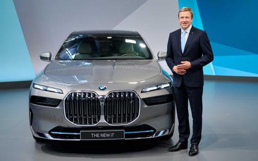 BMW-baas Oliver Zipse met BMW i7