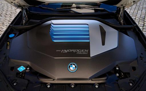 BMW iX5 hydrogen waterstofauto motor fuel cell