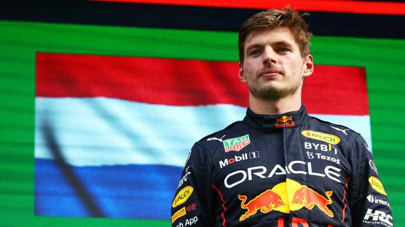 Max Verstappen voor Nederlandse vlag