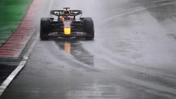 Verstappen rijdend in de regen voorkant Canada 2022