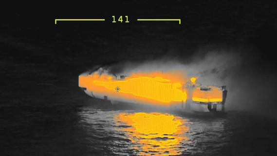 Fremantle Highway vrachtschip in de brand bij Ameland